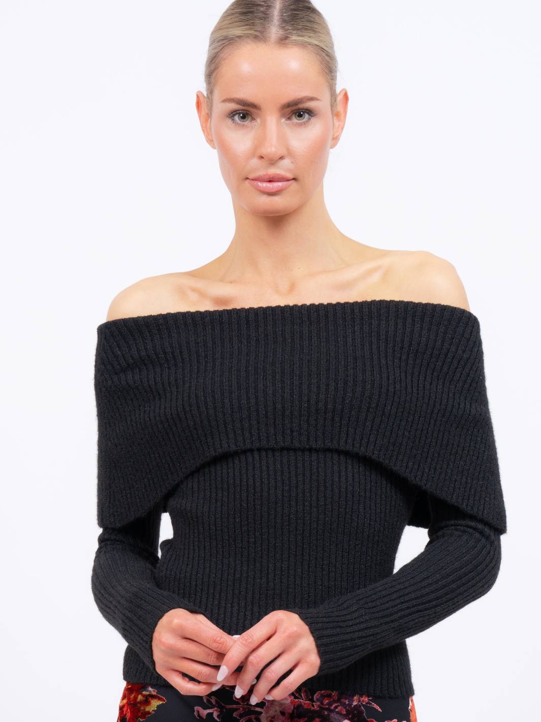 Gwyenth Off Shoulder Sweater – Centralparkwest