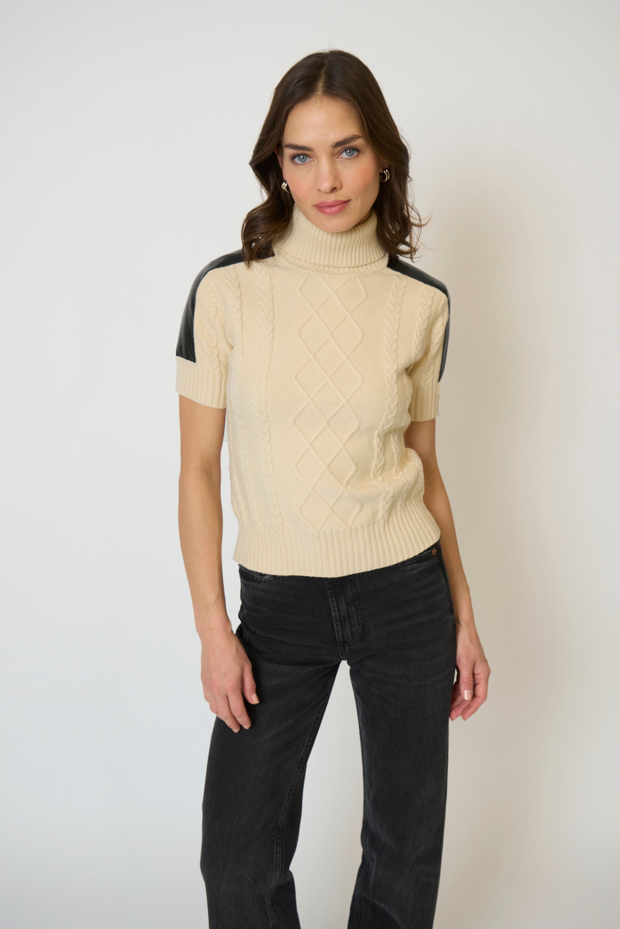 Naomi Short Slv Cable T-Neck
