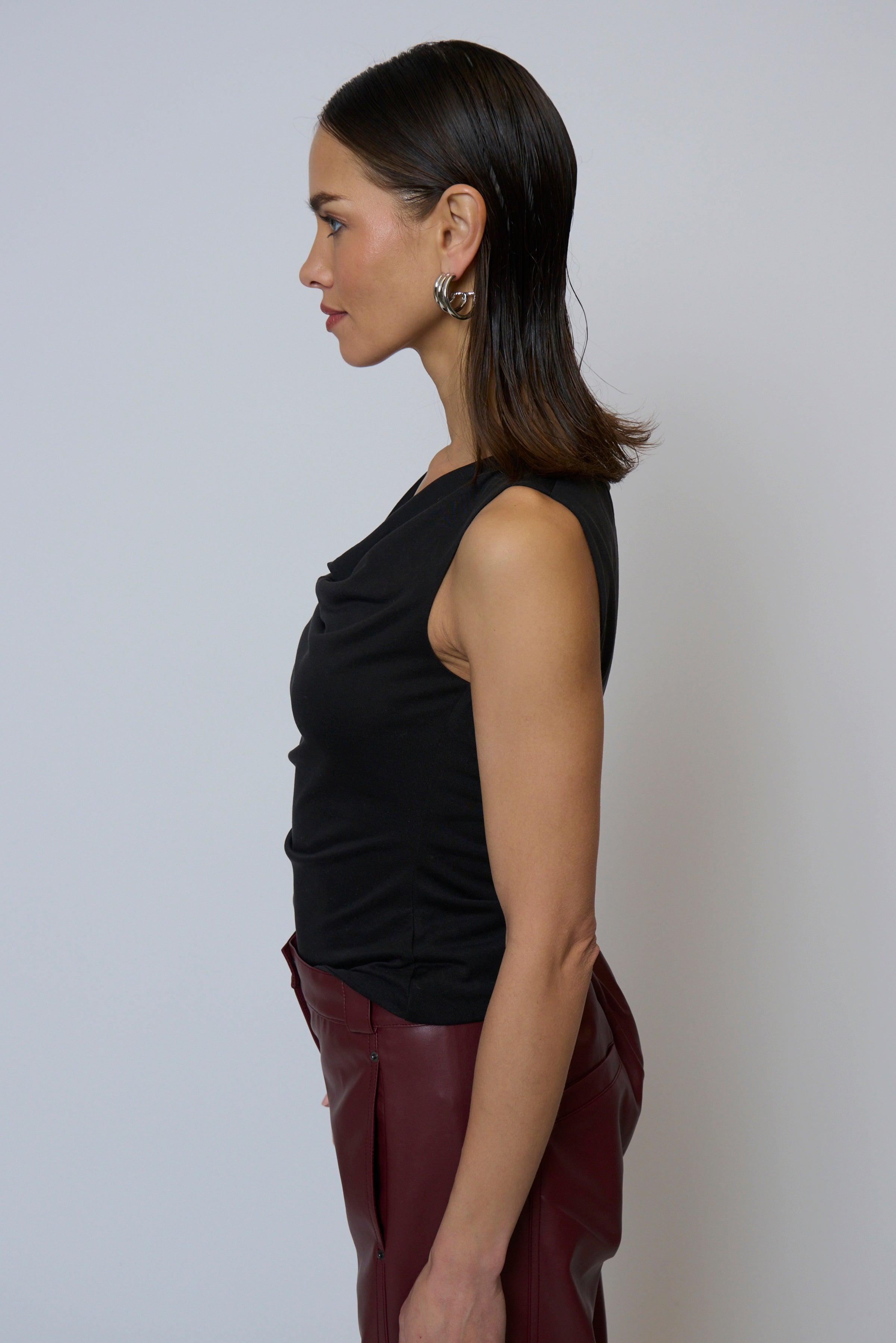 Roman Sleeveless Cowl