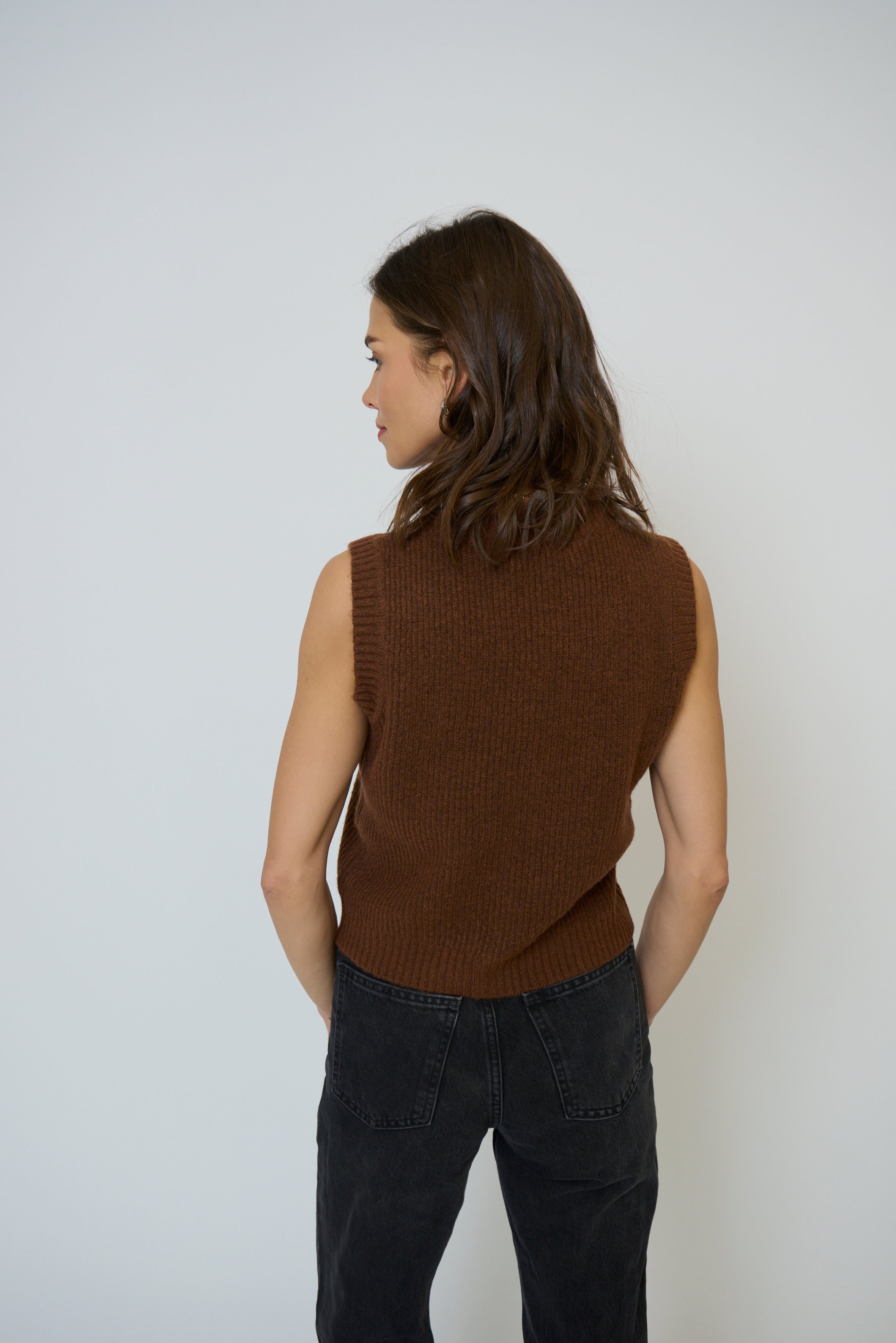 Olivia Ruffle Slvless Cardi
