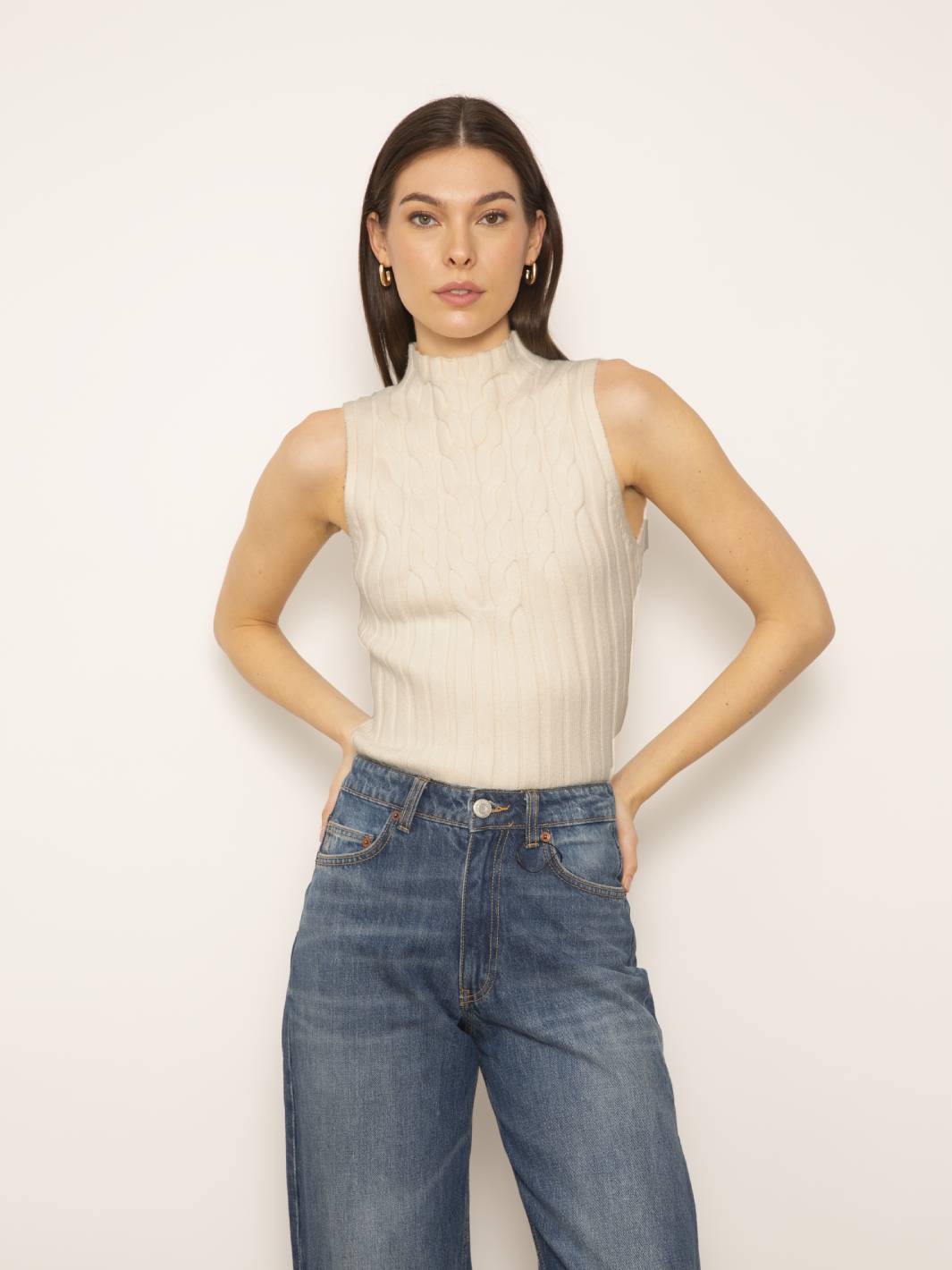 Palma Sleeveless Turtleneck